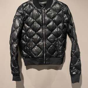 Alo Yoga Black Quilted Down Puffer Bomber Jacket Womens XS